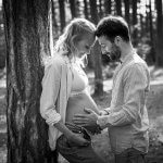 séance grossesse extérieur Alsace complicité amour photo noir et blanc intemporel